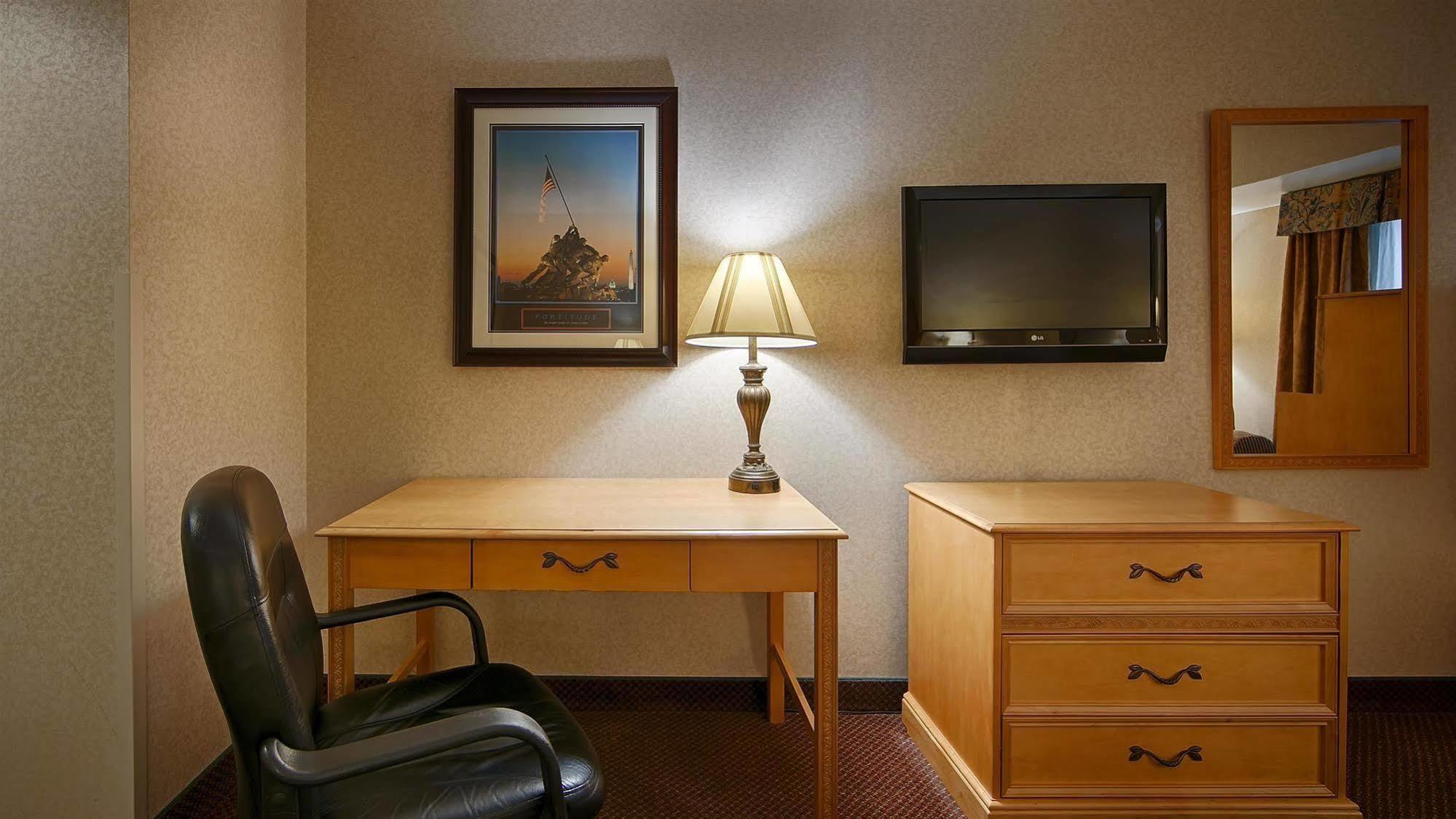 Quality Inn Iwo Jima Arlington Bagian luar foto